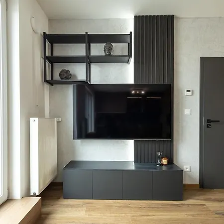 New Designer With Large Terrace شقة